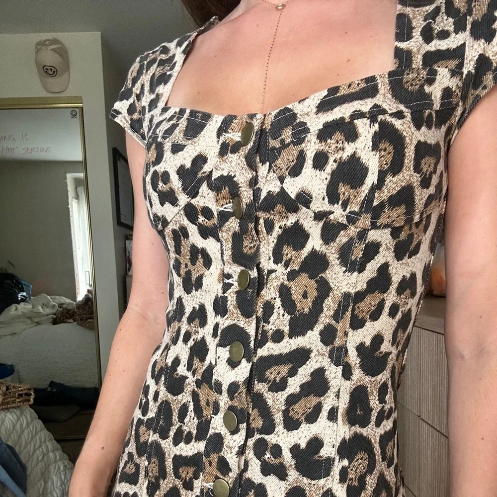 Leopard Button Front Mini S - Picture 7 of 7